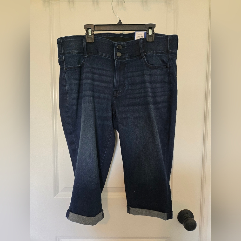 NWT APT 9 Skinny Fit Dark Blue Jean Capris With Cuff Size 16P
